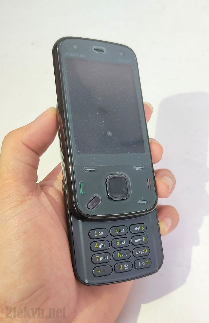 Nokia N86 được thiết kế nắp trượt 2 chiều