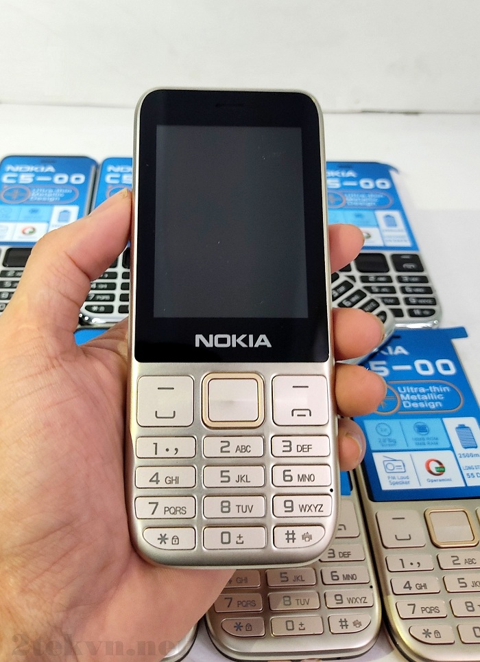 Nokia C5-00 có thiết kế thời trang