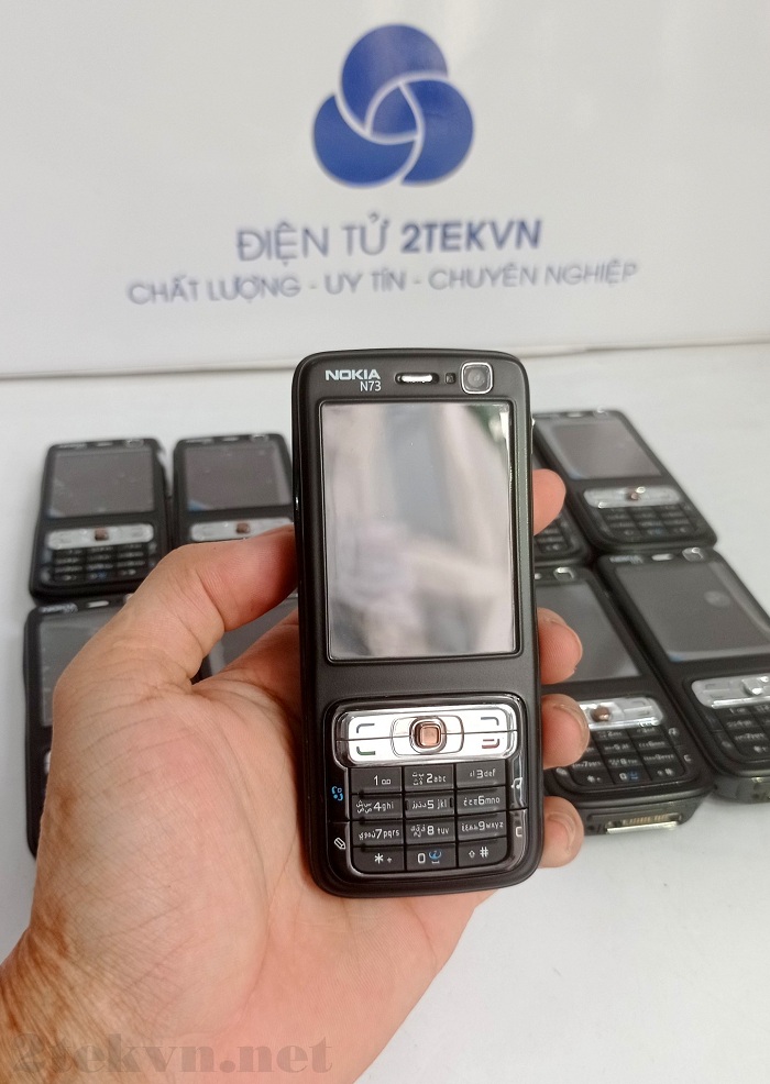 Trên tay chiếc Nokia N73 huyền thoại