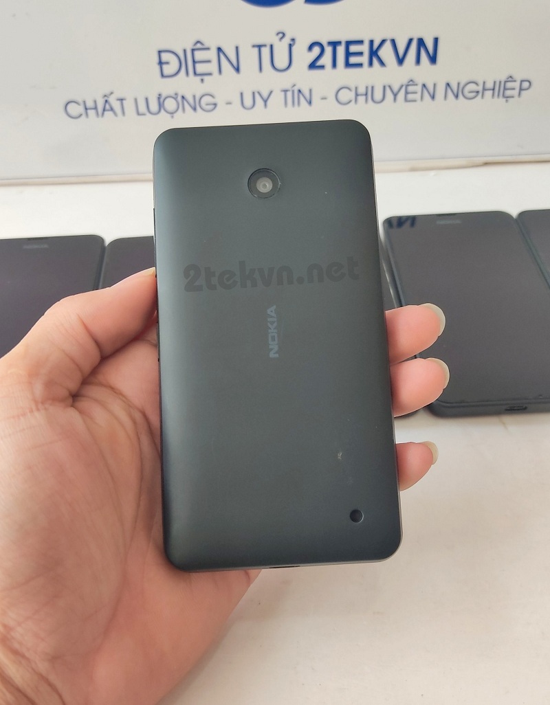 Mặt lưng của chiếc Nokia Lumia 630