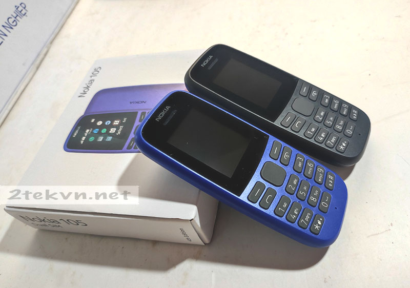 Nokia 105 (2019) được thiết kế 2 màu sắc để lựa chọn là đen và xanh dương