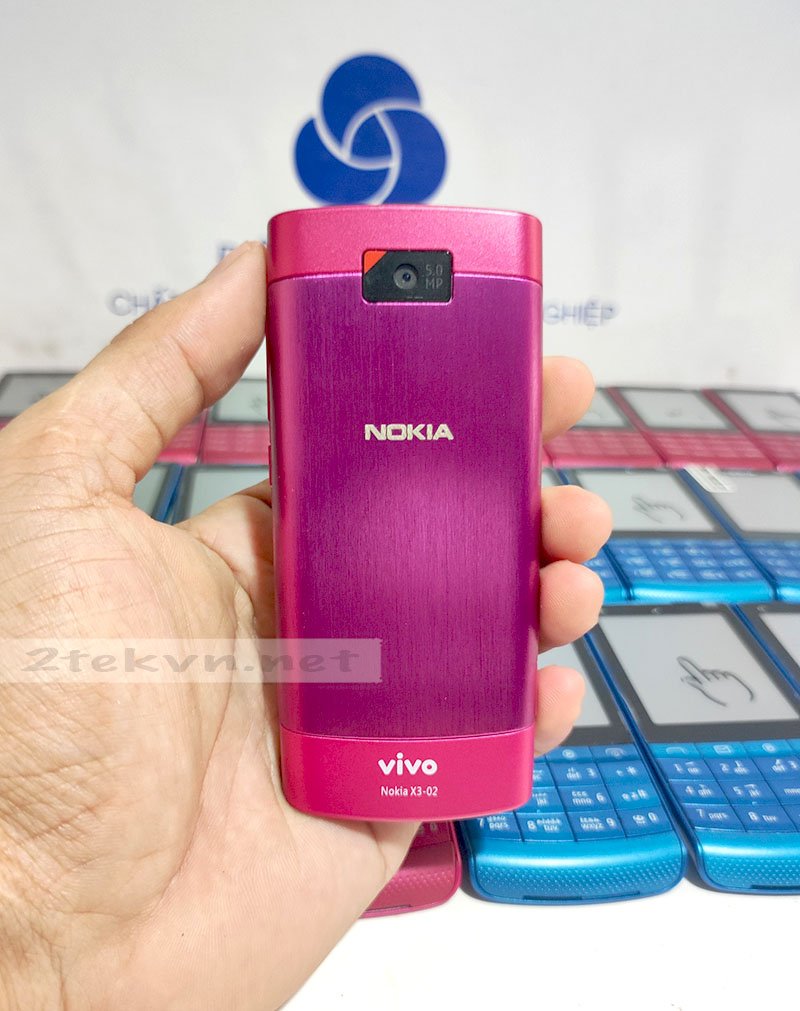 Phần nắp lưng của Nokia X3-02