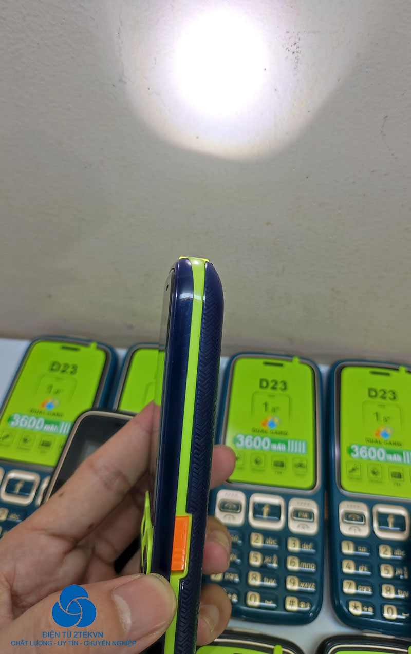 Nokia D23 được trang bị một chiếc đèn pin rất tiện dụng