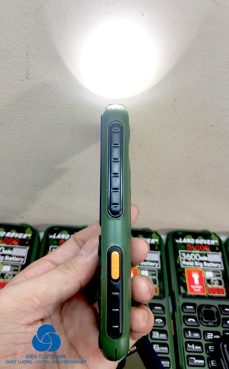 Đèn pin tiện lợi siêu sáng của chiếc Land Rover S-009