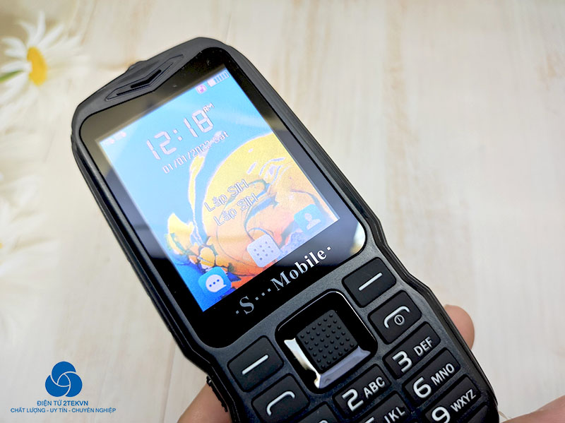 S-Moblie N6700 sở hữu màn hình màu rộng 2.36 inch với độ hiển thị rõ nét